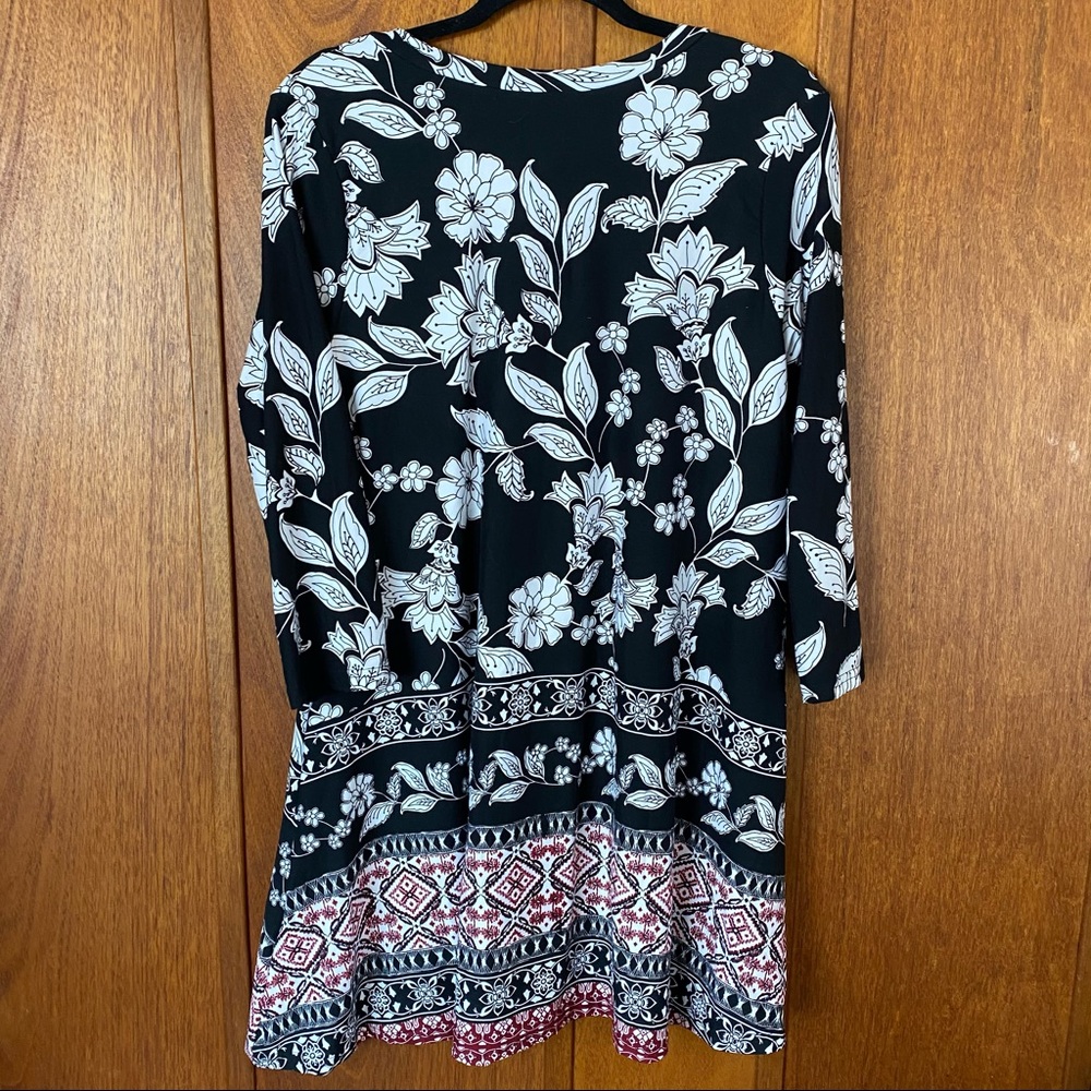 NWT Lildy V-Neck Floral Tunic Dress Red Accents - Picture 9 of 11